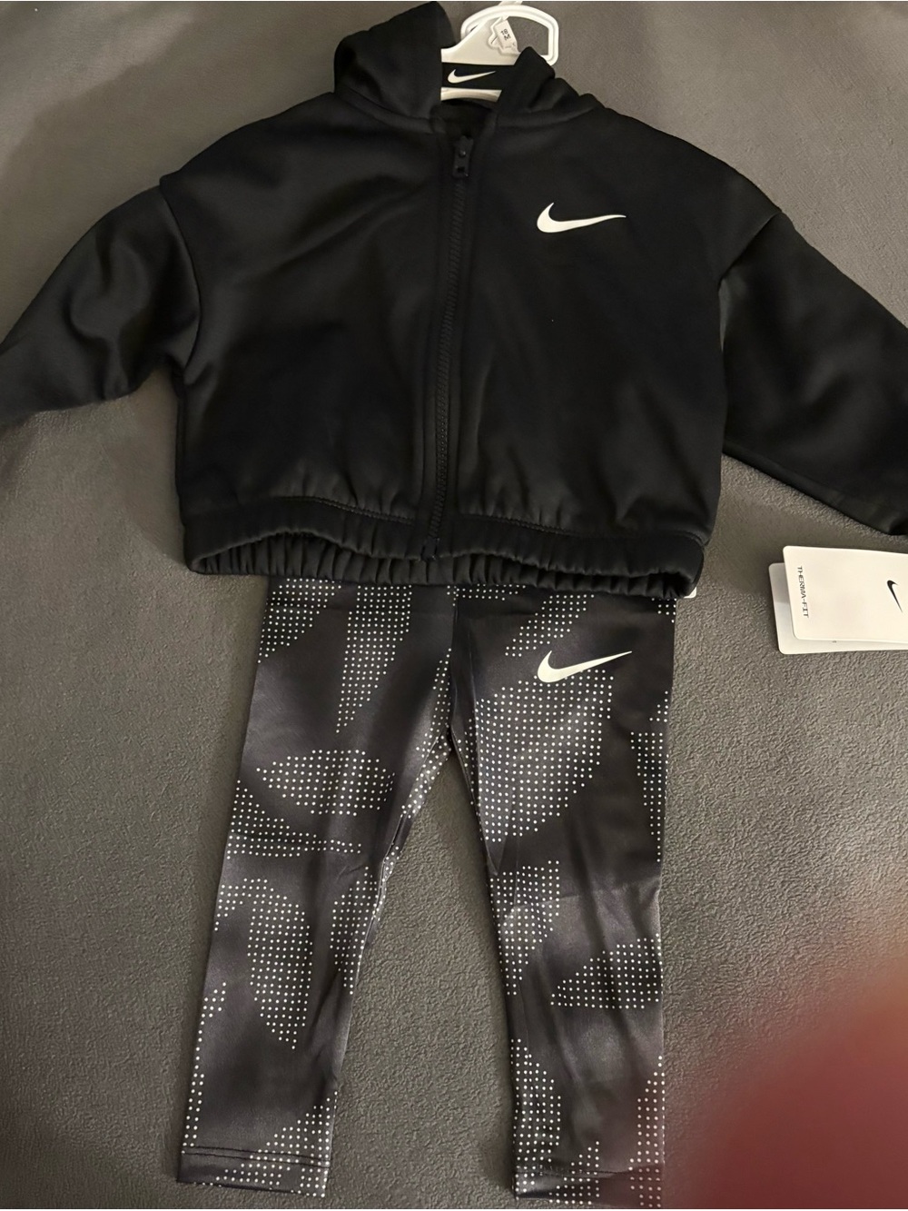 Label - Nike Therma-Fit